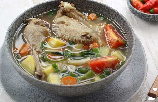 2. Sop Ayam Bening Rempah