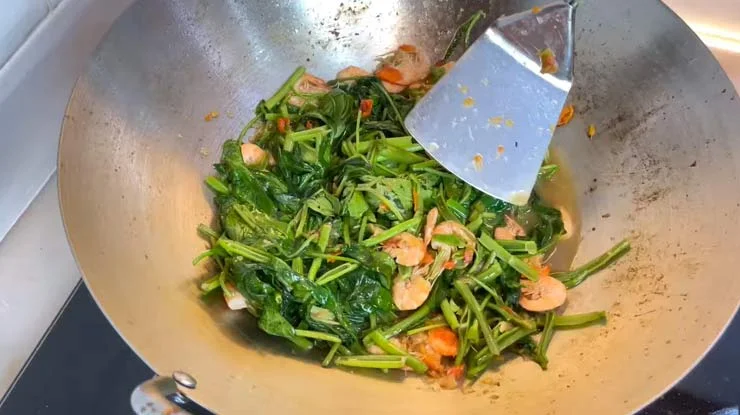 Cara Memasak Cah Kangkung Saus Tiram Udang Ala Restoran