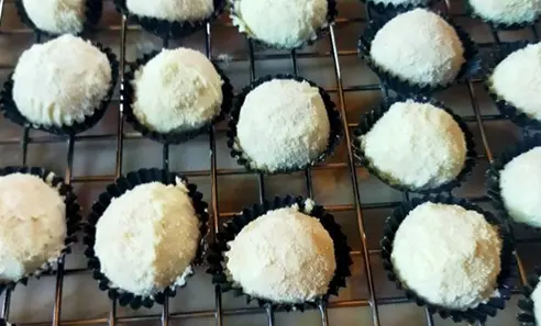 Kue Kering Susu Mangkuk Kertas