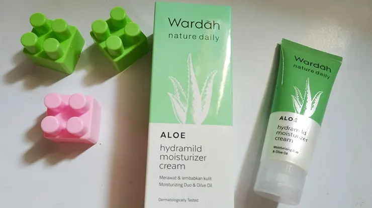 4. Wardah Aloe Hydramild Moisturizer