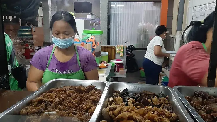 Ulasan Pelanggan Warung Babi Guling Swari