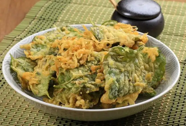 10. Keripik Bayam