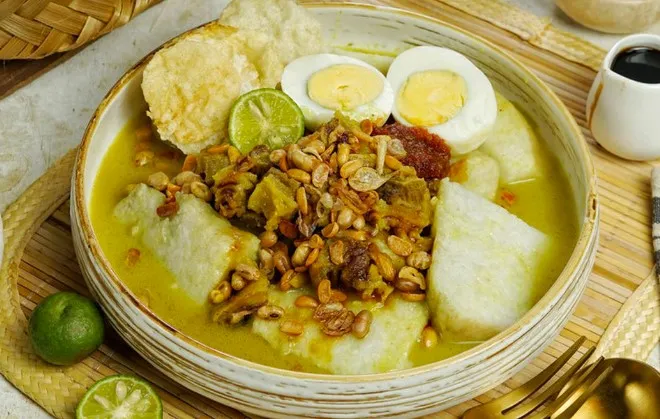 10. Lontong Kari