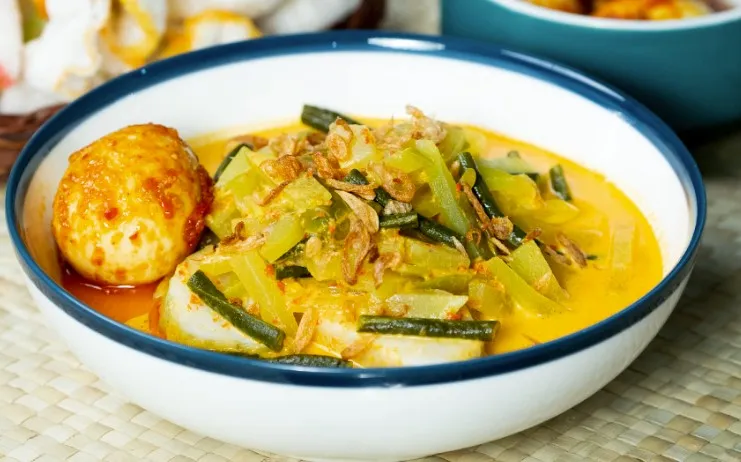 10. Lontong Sayur