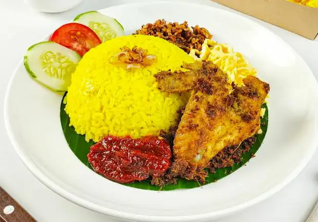 11. Nasi Kuning