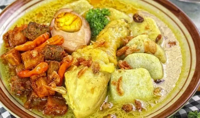 12. Lontong Opor Ayam