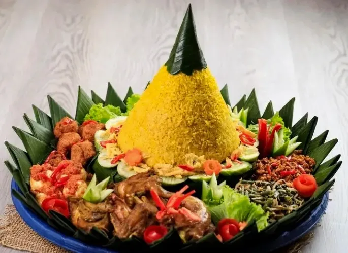 12. Nasi Tumpeng