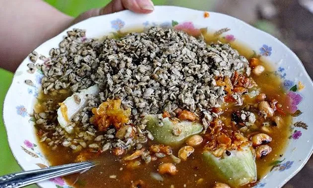 13. Lontong Kupang