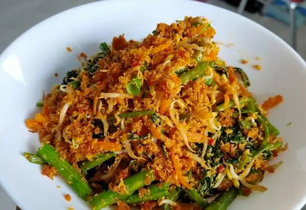 13. Urap Sayuran dengan Parutan Kelapa Segar