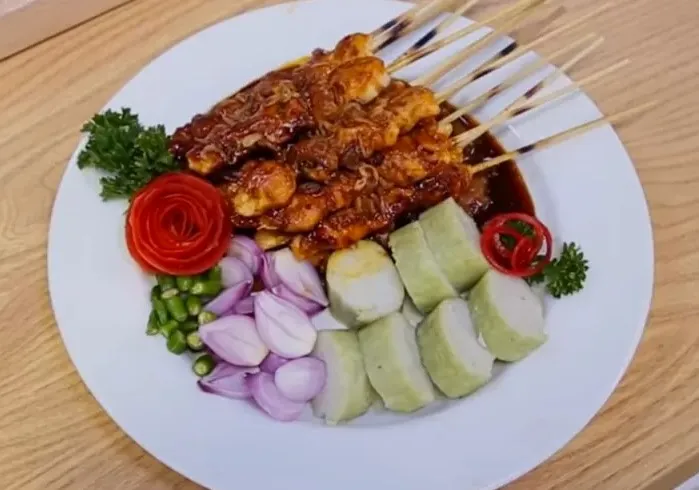 14. Lontong Sate Ayam