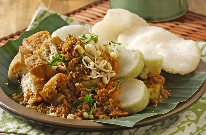 2. Lontong Tahu