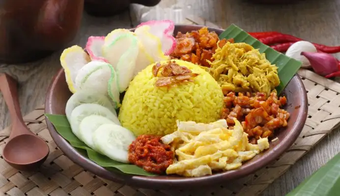 2. Nasi Kuning, Menu Nasi Box Untuk Acara 4 Bulanan