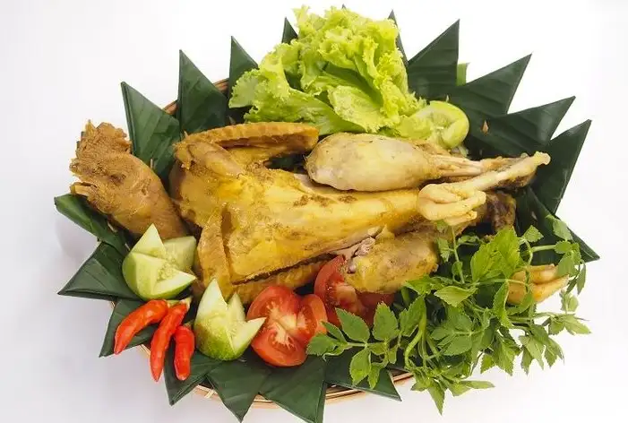 3. Ayam Ingkung, Menu Makanan Acara Turun Tanah