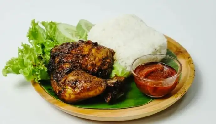 3. Nasi Ayam Bakar, Menu Nasi Box Untuk Acara 4 Bulanan