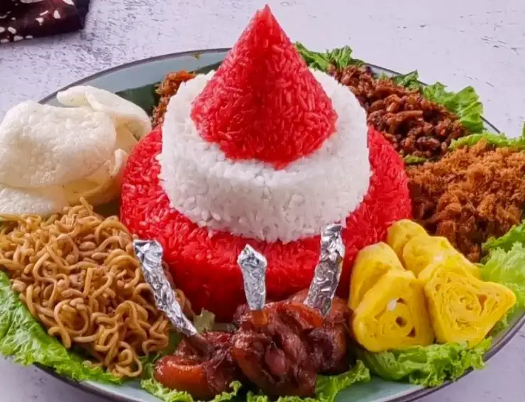 5. Tumpeng Nasi Merah Putih untuk Merayakan Kemerdekaan