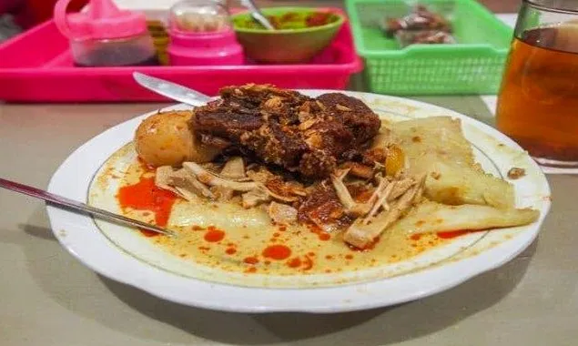 7. Lontong Orari Banjar