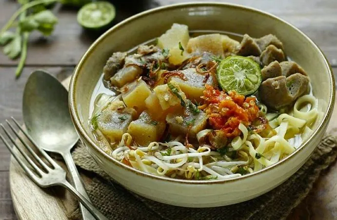 9. Mie Kocok