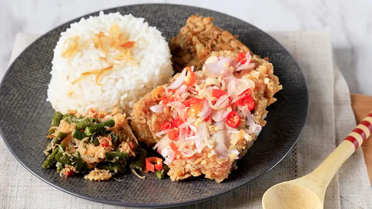 Ayam Kunyit Sambal Matah Tradisional Enak