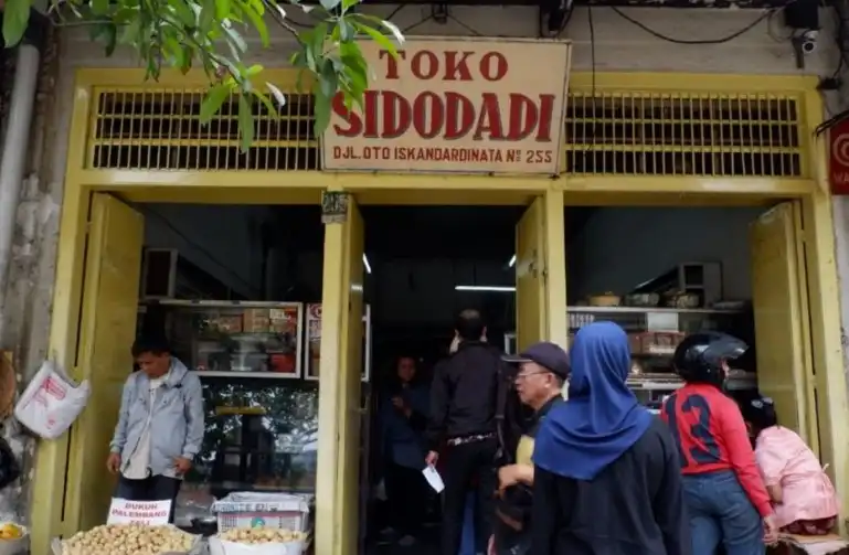 1. Toko Roti Sidodadi Sejak 1954