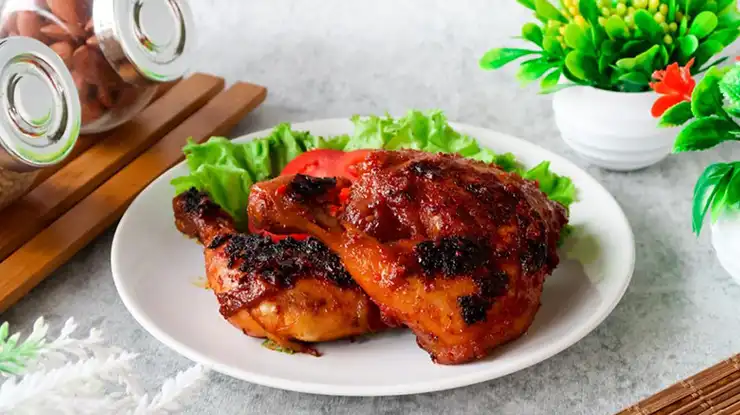 Ayam Bakar Hidangan Arisan Malam Hari Bapak Bapak