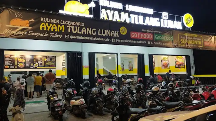 Fasilitas di Warung Ayam Tulang Lunak Mbok Surip