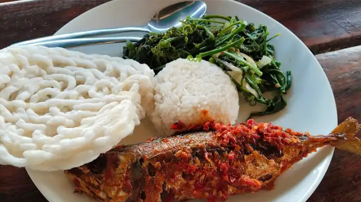 Menu Favorit di Pinisi Resto Ciwidey